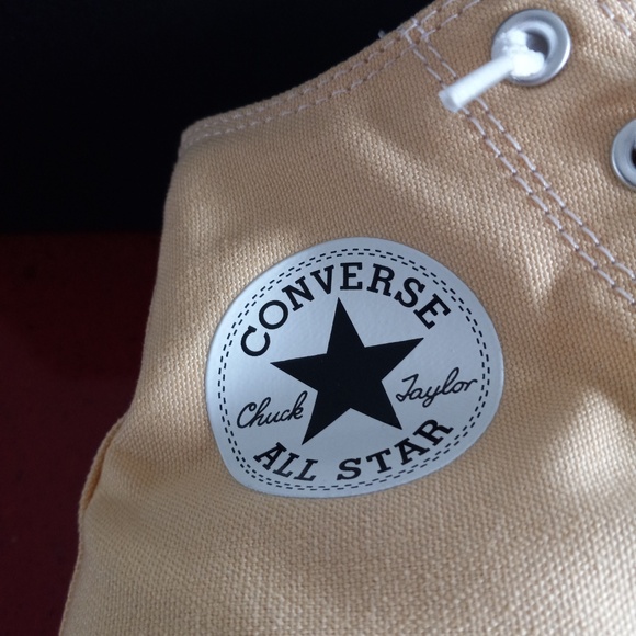 Converse- Chuck Taylor Allstar- High Tops- Women's SZ 8- NWOT - Picture 8 of 8